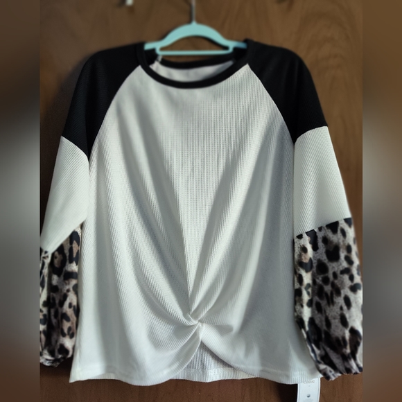 CINNIE Ladies  Pullover Shirt  Size Medium (NWT) Long Sleeves Smoke Free Home - Picture 1 of 7